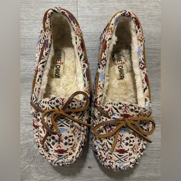 MINNETONKA CALLY Moccasin Slippers Brit Trapper Leather Tie Aztec Print Size 6 - Picture 1 of 3